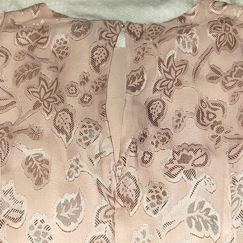 EXPRESS Dusty Light Pink Jacquard Floral Flutter Sleeve Top Blouse Small NWT - Picture 7 of 10